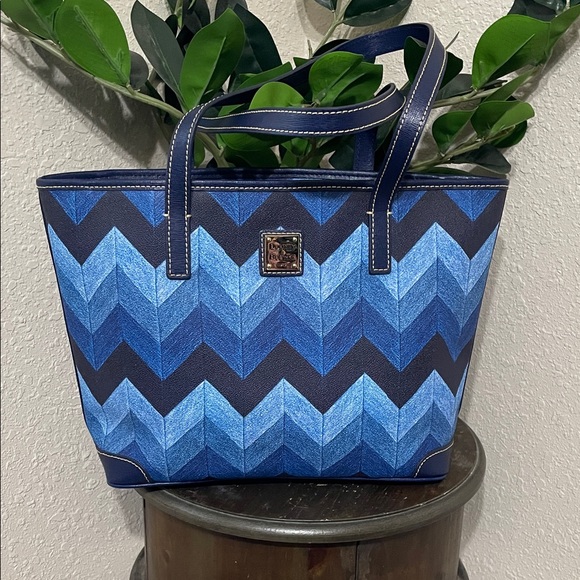 Dooney & Bourke Handbags - Dooney & Bourke Chevron Pattern Blue leather bag
